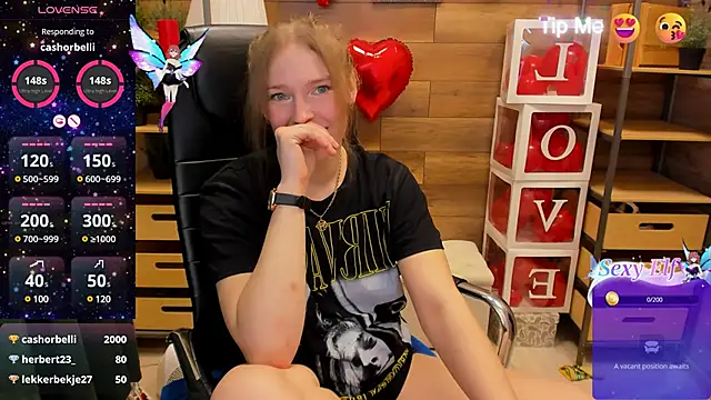 Snapshot of _fiona_Love chatting on 03/11/25, 01:16  fiona Love online show from 03/11/25, 01:16