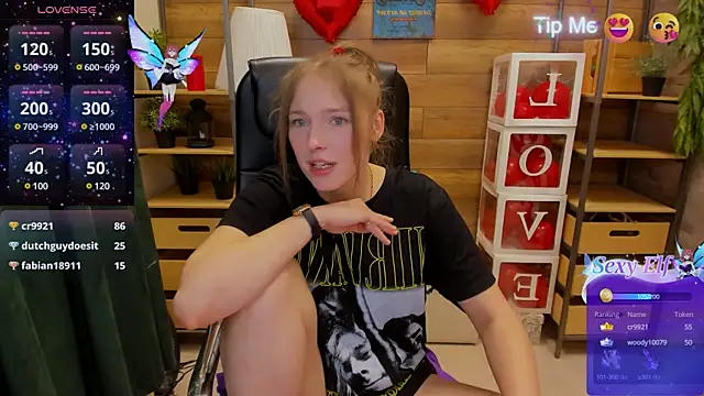 Snapshot of _fiona_Love chatting on 03/19/25, 01:10  fiona Love online show from 03/19/25, 01:10