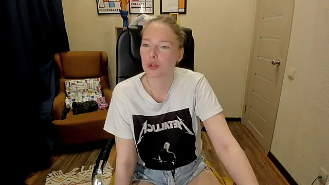  fiona Love online show from 05/13/26, 08:06