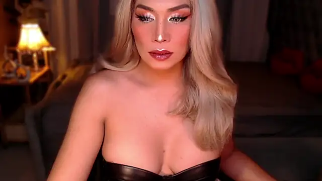 QUEEN GIAMOORE69 online show from 05/23/26, 11:31