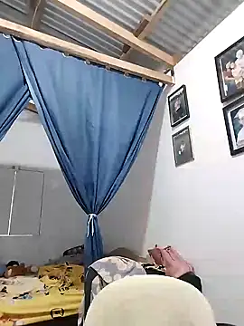 Snapshot of lickmepussy21 chatting on 12/15/24, 11:42 lickmepussy21 online show from 12/15/24, 11:42