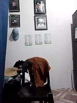 Snapshot of lickmepussy21 chatting on 01/15/25, 06:51 lickmepussy21 online show from 01/15/25, 06:51