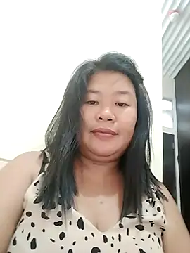 Snapshot of lickmepussy21 chatting on 12/15/25, 12:15 lickmepussy21 online show from 12/15/25, 12:15