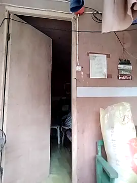 Snapshot of lickmepussy21 chatting on 12/18/25, 10:05 lickmepussy21 online show from 12/18/25, 10:05