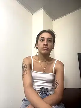 Snapshot of andreahhill chatting on 10/29/25, 07:48 andreahhill online show from 10/29/25, 07:48