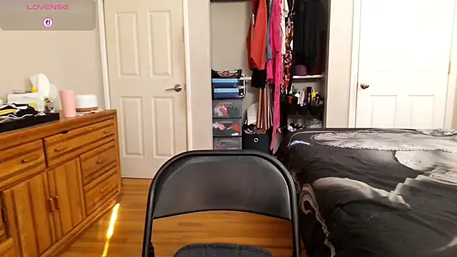 julimonroe online show from 11/18/25, 06:56