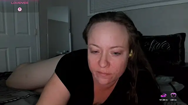 julimonroe online show from 11/28/25, 02:03