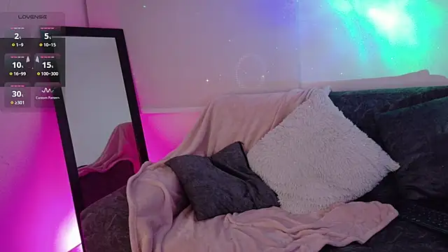 Lia Tinez online show from 10/19/25, 12:11