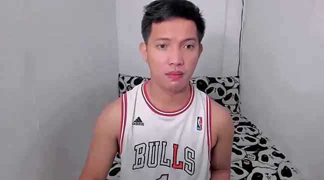 xSebastian19 online show from 01/05/25, 09:47