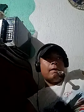 Snapshot of Noctucrasy247 chatting on 12/19/24, 05:18 Noctucrasy247 online show from 12/19/24, 05:18