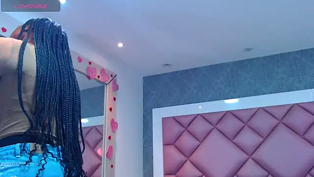 DanielaDuff online show from 04/17/26, 07:28