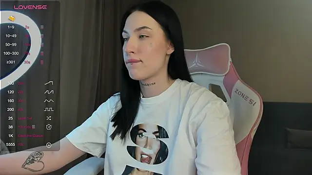 Snapshot of JenniferQueen11 chatting on 01/11/25, 09:57 JenniferQueen11 online show from 01/11/25, 09:57