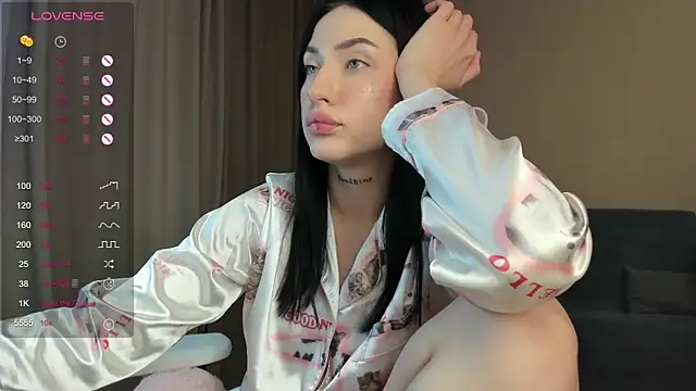 Snapshot of JenniferQueen11 chatting on 01/12/25, 12:33 JenniferQueen11 online show from 01/12/25, 12:33