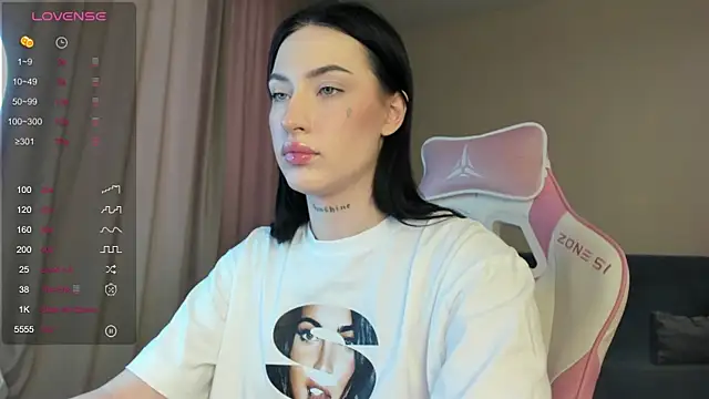 Snapshot of JenniferQueen11 chatting on 01/16/25, 06:25 JenniferQueen11 online show from 01/16/25, 06:25