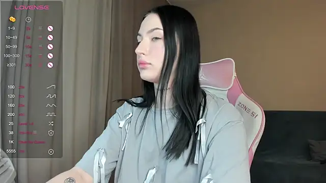 Snapshot of JenniferQueen11 chatting on 01/17/25, 02:18 JenniferQueen11 online show from 01/17/25, 02:18