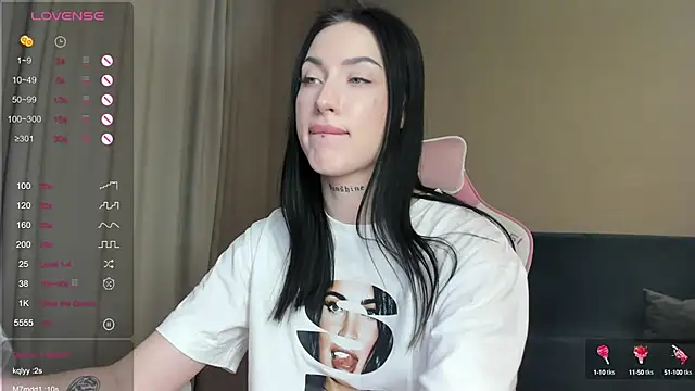 Snapshot of JenniferQueen11 chatting on 01/19/25, 12:28 JenniferQueen11 online show from 01/19/25, 12:28