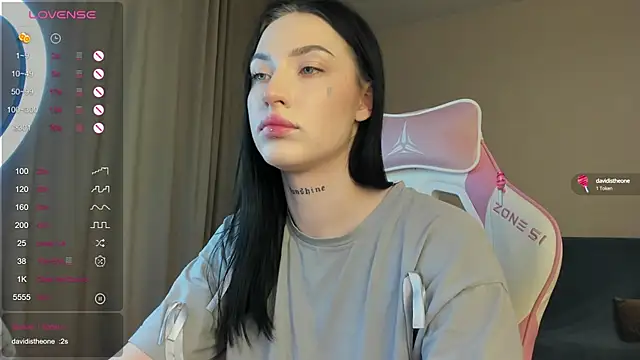 Snapshot of JenniferQueen11 chatting on 02/02/25, 11:40 JenniferQueen11 online show from 02/02/25, 11:40