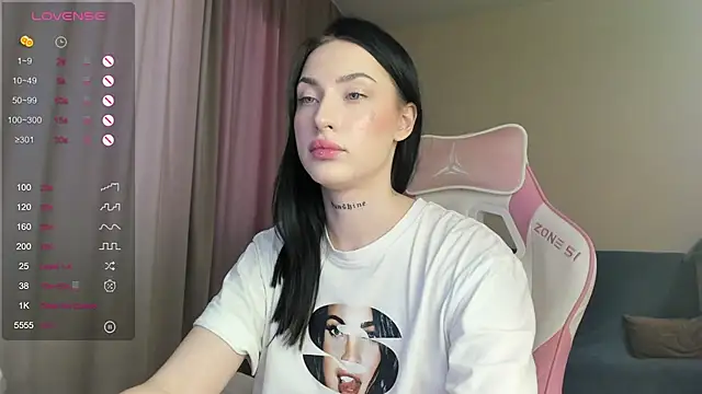 Snapshot of JenniferQueen11 chatting on 02/06/25, 09:43 JenniferQueen11 online show from 02/06/25, 09:43