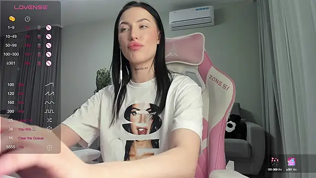 Snapshot of JenniferQueen11 chatting on 02/07/25, 03:08 JenniferQueen11 online show from 02/07/25, 03:08