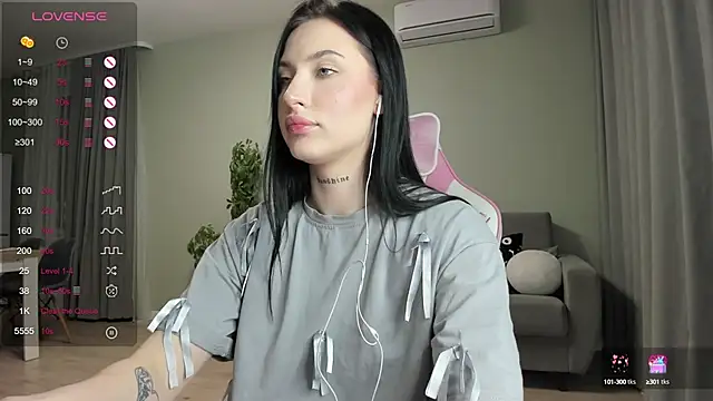 Snapshot of JenniferQueen11 chatting on 02/12/25, 01:59 JenniferQueen11 online show from 02/12/25, 01:59