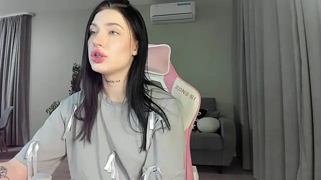 Snapshot of JenniferQueen11 chatting on 02/18/25, 04:16 JenniferQueen11 online show from 02/18/25, 04:16