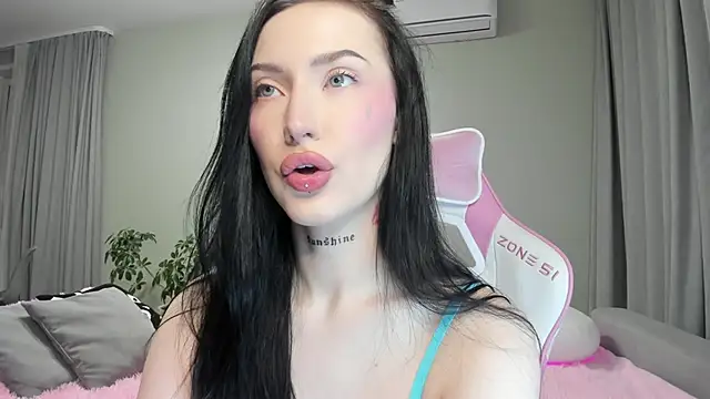 Snapshot of JenniferQueen11 chatting on 09/11/25, 01:55 JenniferQueen11 online show from 09/11/25, 01:55