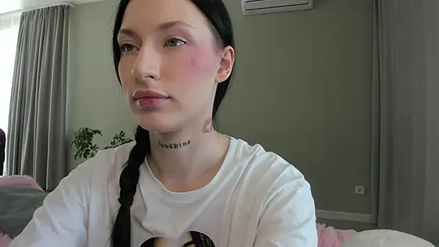 Snapshot of JenniferQueen11 chatting on 09/20/25, 06:25 JenniferQueen11 online show from 09/20/25, 06:25