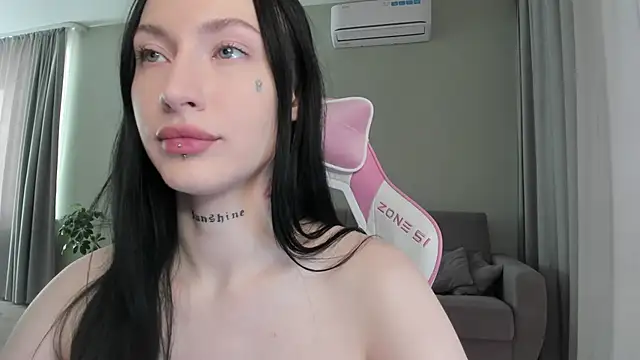 Snapshot of JenniferQueen11 chatting on 10/18/25, 06:26 JenniferQueen11 online show from 10/18/25, 06:26