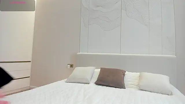 JenniferQueen11 online show from 03/15/26, 09:04