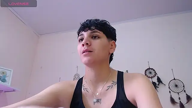 Snapshot of bad_giirl_ chatting on 12/14/24, 04:42 bad giirl online show from 12/14/24, 04:42