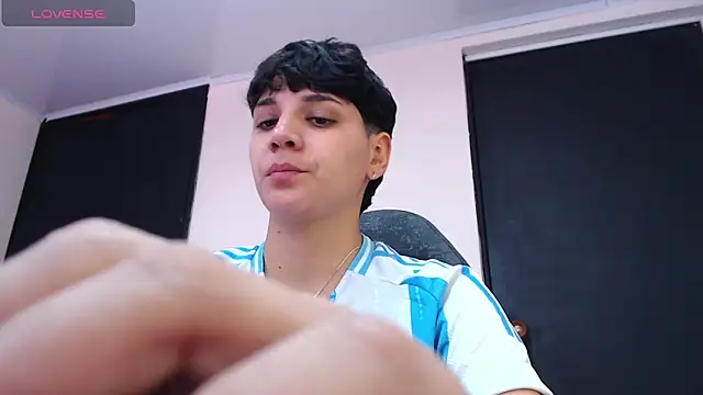 Snapshot of bad_giirl_ chatting on 12/18/24, 03:55 bad giirl online show from 12/18/24, 03:55