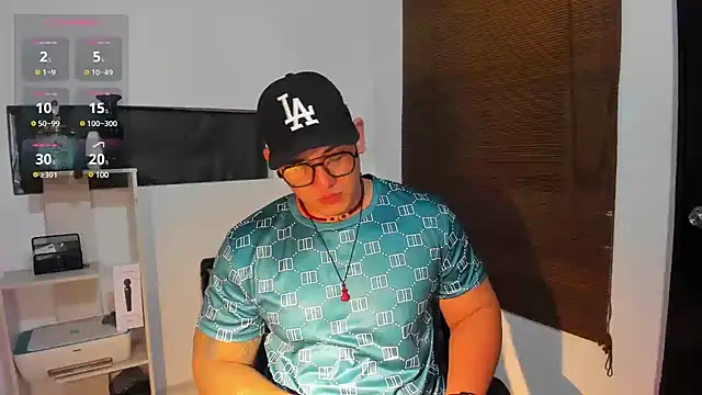 Snapshot of Colton_Massif chatting on 01/12/25, 07:32 Colton Massif online show from 01/12/25, 07:32