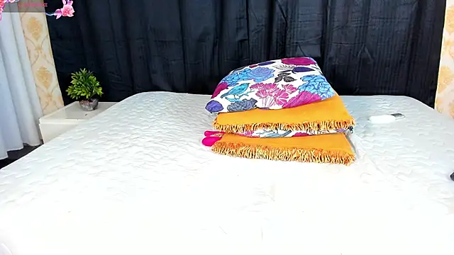 Snapshot of DENISE_WOLFE chatting on 03/19/25, 06:44 DENISE WOLFE online show from 03/19/25, 06:44