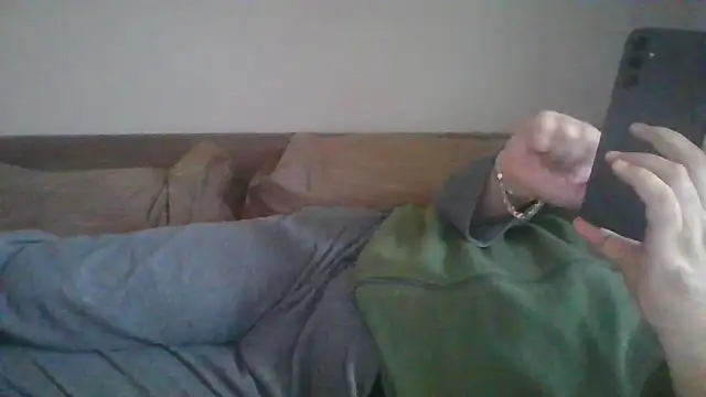 Snapshot of Anderrust chatting on 11/30/25, 12:20 Anderrust online show from 11/30/25, 12:20