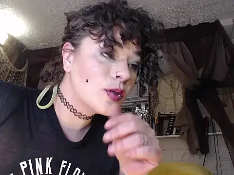 Snapshot of MaxiMillz chatting on 11/09/25, 03:38 MaxiMillz online show from 11/09/25, 03:38