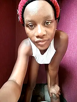 Snapshot of Petite_li chatting on 11/18/25, 07:35 Petite li online show from 11/18/25, 07:35