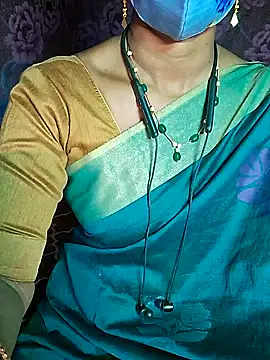 Snapshot of XBHUUME chatting on 01/01/25, 04:29 XBHUUME online show from 01/01/25, 04:29