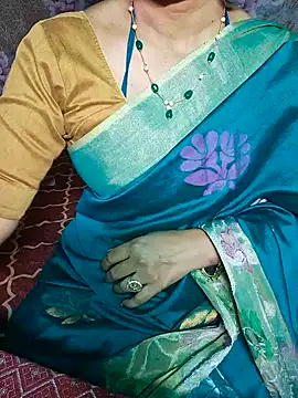 Snapshot of XBHUUME chatting on 01/29/25, 05:24 XBHUUME online show from 01/29/25, 05:24