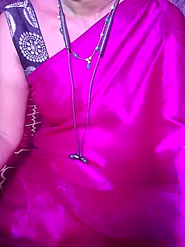 Snapshot of XBHUUME chatting on 10/31/25, 04:19 XBHUUME online show from 10/31/25, 04:19