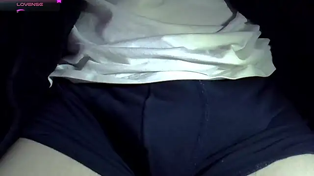 Snapshot of VirtualPear chatting on 03/06/25, 01:46 VirtualPear online show from 03/06/25, 01:46