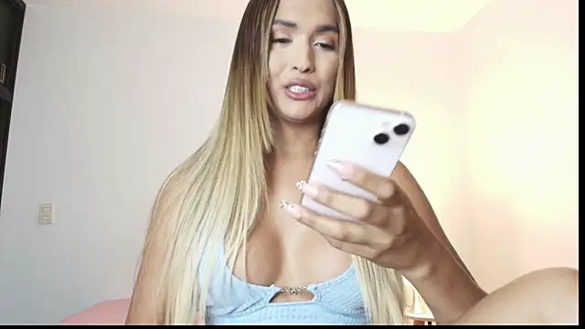 Snapshot of carminaurmommy chatting on 01/23/25, 12:25 carminaurmommy online show from 01/23/25, 12:25