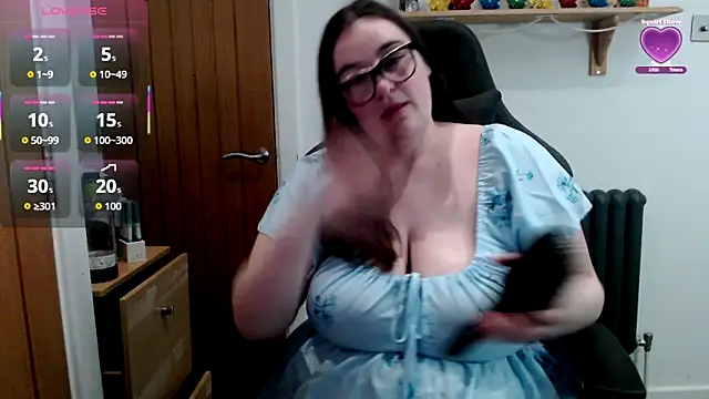 Rebecca Summer online show from 04/11/26, 03:33