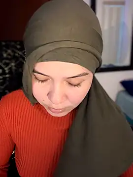 MatchedEyebrow online show from 04/17/26, 08:45