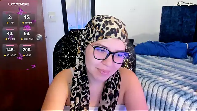 Snapshot of MatchedEyebrow chatting on 06/15/26, 10:01 MatchedEyebrow online show from 06/15/26, 10:01