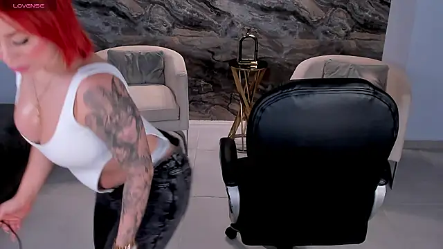 Snapshot of MadelineFox chatting on 02/24/26, 08:34 MadelineFox online show from 02/24/26, 08:34