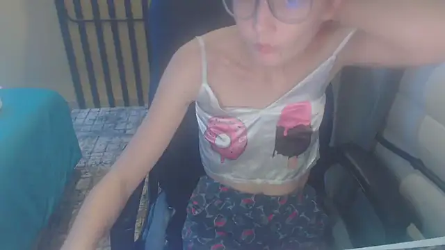 Snapshot of Laco-cO chatting on 11/04/25, 09:03 Laco-cO online show from 11/04/25, 09:03