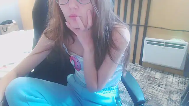 Snapshot of Laco-cO chatting on 11/21/25, 06:45 Laco-cO online show from 11/21/25, 06:45