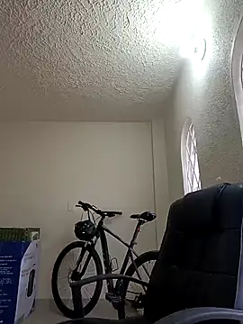 HunnyyLove online show from 12/18/24, 08:57