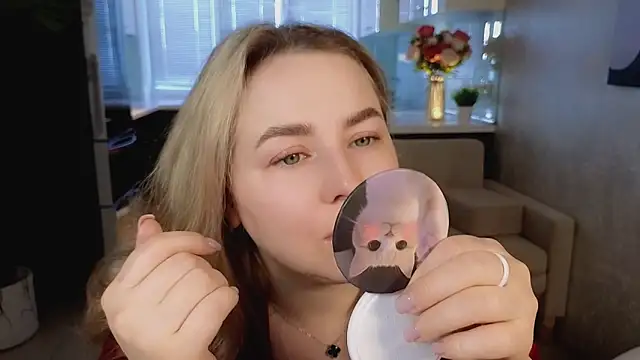 Mira Mermayd online show from 04/09/26, 01:16