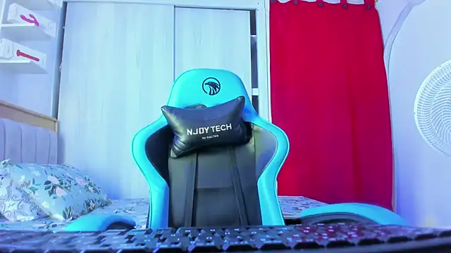 Snapshot of Lunastar02 chatting on 12/04/25, 09:12 Lunastar02 online show from 12/04/25, 09:12